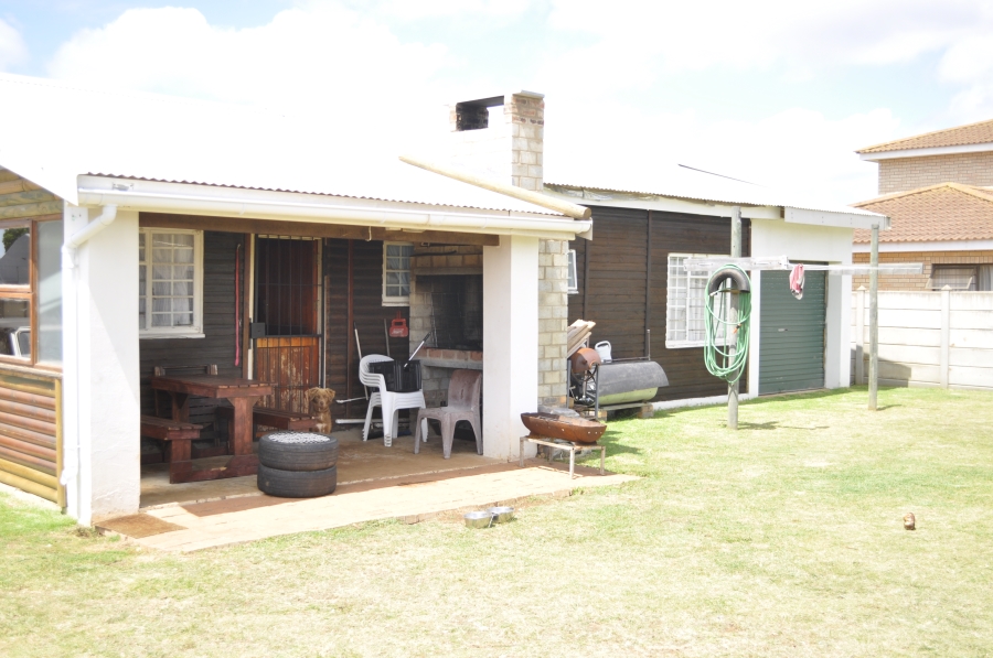 4 Bedroom Property for Sale in C Place Eastern Cape